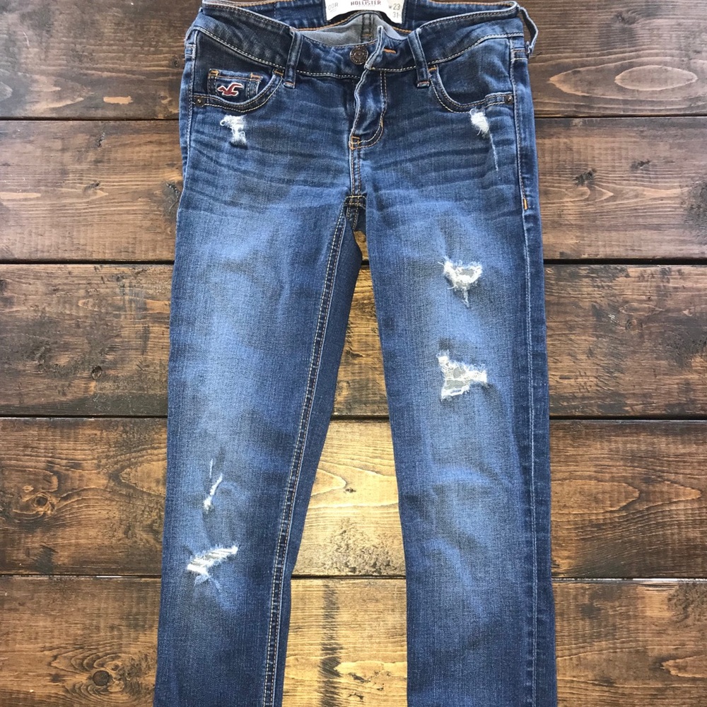 Hollister distressed skinny jeans